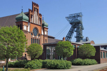 Aussenansicht des LWL Industriemuseum Zeche Zollern mit Förderturm